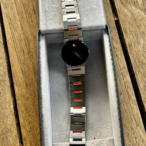 Movado Museum Collection Women\'s Stainless Steel Link Bracelet Watch orig $1200 main image 7